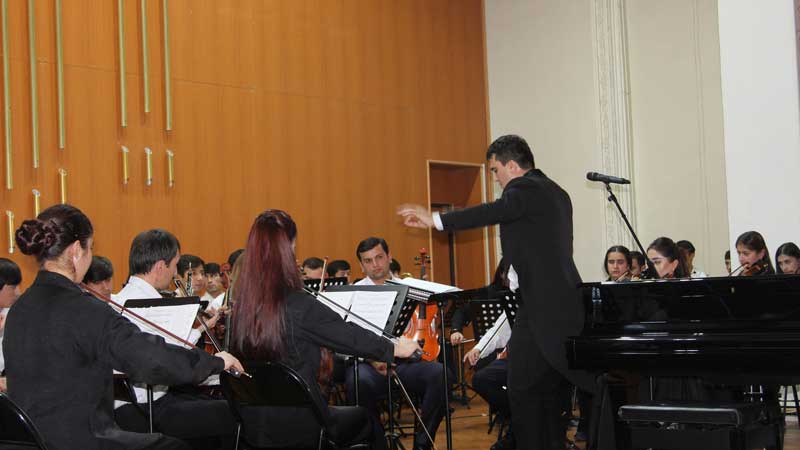 кафедраи созҳои оркестрӣ