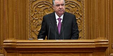 Пешвои миллат муҳтарам Эмомалӣ Раҳмонр