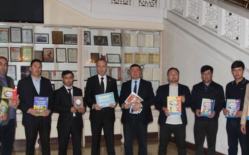 Намоиш ва фурӯши китоб