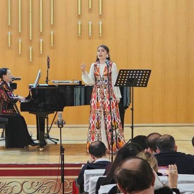 Нозанин Комилова